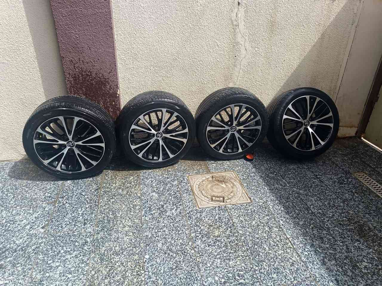 سلام عليكم وياله كامري SE  حجم 18 أمريكي بلادي للبيع هنه وتايراتهن سعر 400الف ***********
