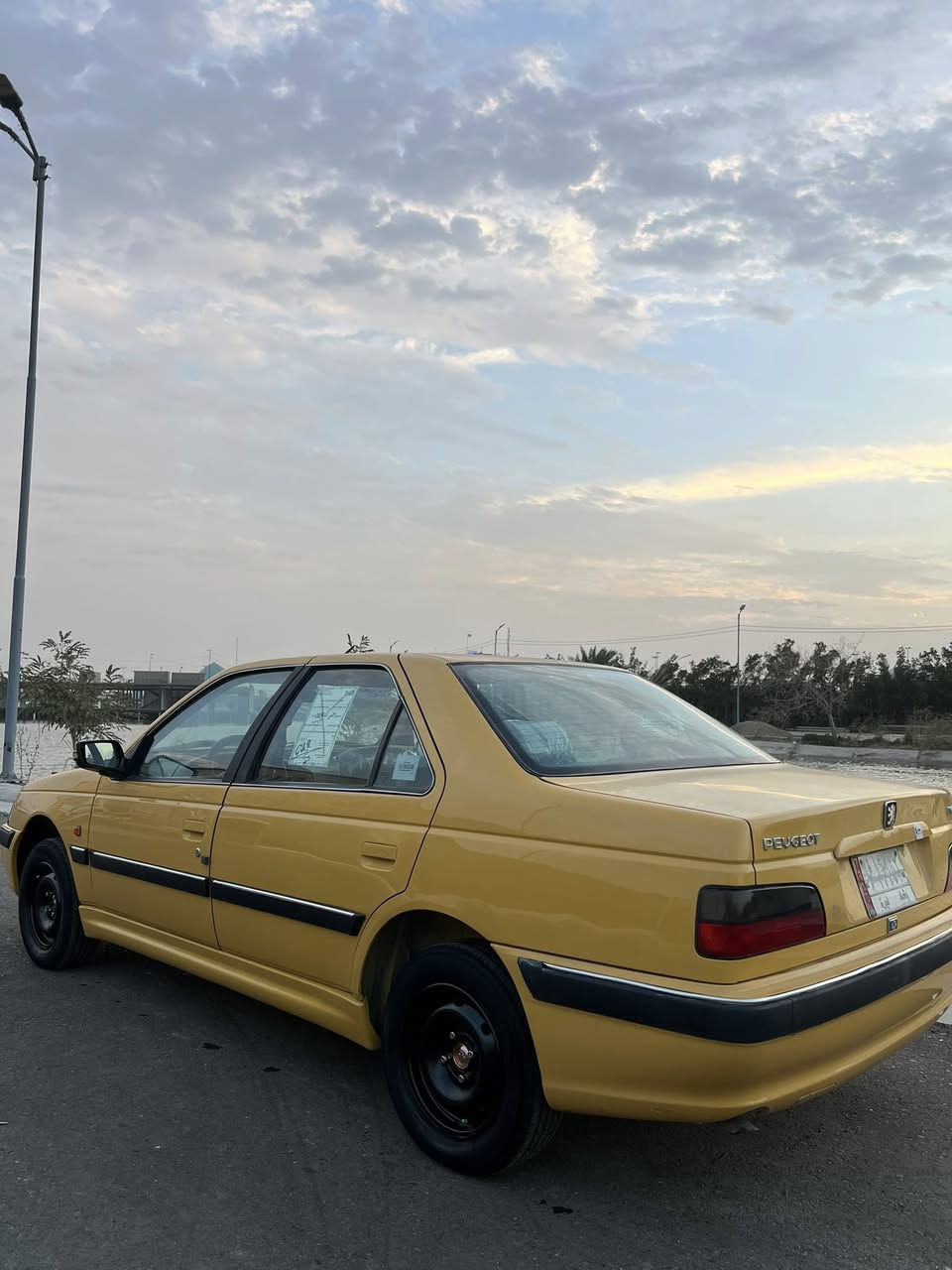 سلام عليكم بيجو بارص موديل 2015 سياره جديده بمعنى الكلام لا ضربه ولا تبديل ولا صبغ فقط جوه تريشه مال باب ع كد شخط مكينه كير خير من الله صدر امامي خلفي جديد تبريد تدفئه سياره جديده جدا وبلواقع احله من صور شرط السعر 55 ومجال بسيط مكان بغداد البلديات ***********
