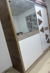 غرفة نوم • سرير • مراية