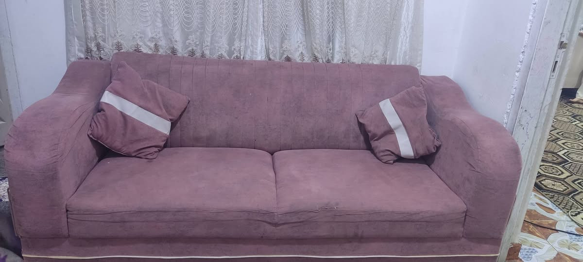 قنفات اللون وردي وصخ. قنفات بلوك تفصال بغداد  القماش وتر برو قنفتين كبار  كل قنفه  متكونه ثلاث  مقاعد الاجل حديد ذهبي السعر  ٣٠٠ وبيه مجال للاستفسار  الاتصال ع الرقم*********** البصرة, العراق
