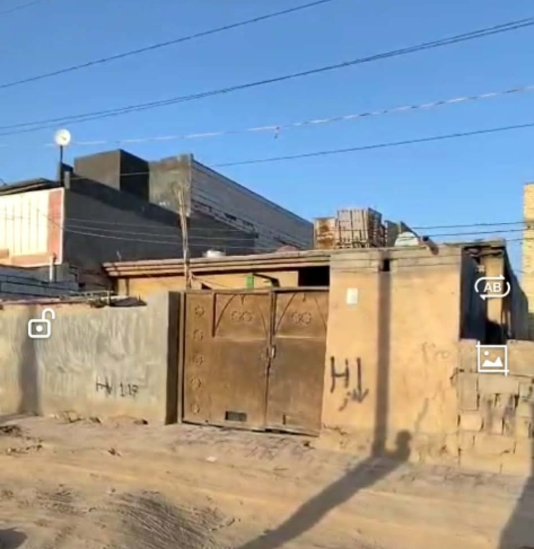 دار للبيــــــع [ ٢٠٠ ] متر طابو صرف كربلاء / حي الطاقة / ثالث بيت عن الشـــــــــــــــــــــــــارع العام كافة الخدمات (تبليط مـاء مجـــــــــــــــــــــاري مدارس مستوصف سوق) { غرفتيـــــــن نــــــــــوم صـــــــــــــالة ١٠م مطبـــــــــــــخ استقــــــــــبال صحيــــــــــــــــــات داخليــــــــة خارجية } 
                     السعر { ١٣٥} مع المجال
 رقــــم الهاتف  [ *********** ] [ *********** ]
