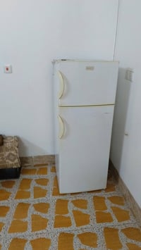 ثلاجة حجم14قدم شغال مابي عيب سعر85وبي مجال 07719960658