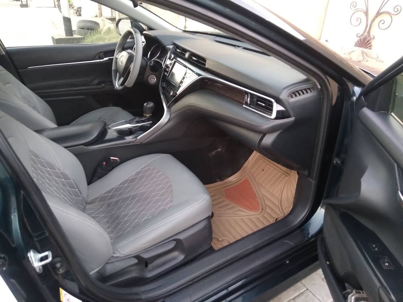 للبيع
بيع مستعجل
 كامري موديل ٢٠١٨
صورة الحادث مرفقة
للاستفسار خاص او اتصال على الرقم
*********** مكاني الفلوجة
السعر   155
سعر كورلا. 2009
