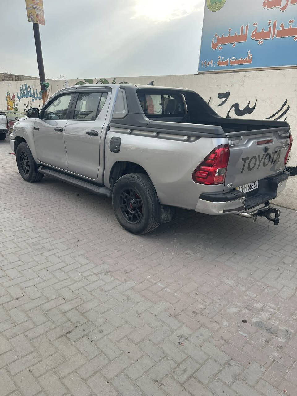 تيوتا هايلوكس ٢٠١٨ ماشية ١٢٠ رقم بغداد بسمي      السعر ٢٧٠ المكان بغداد الحريه موبايل ***********
