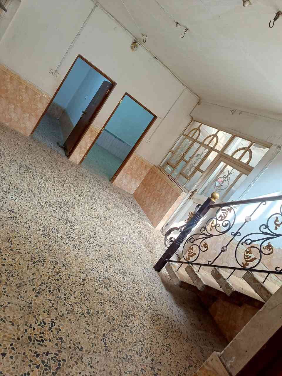 دار تجاري للأيجار مساحه ١٢٥ العنوان نجف عسكري مدارس شارع المضخه مقابل مدرسه دارك تفاصيل الدار غرفتين وصاله كبيره وثنين صحيات وثنين مطابخ وطارمه وسط سعر الأيجار ٣٧٥ ستفسار ***********
