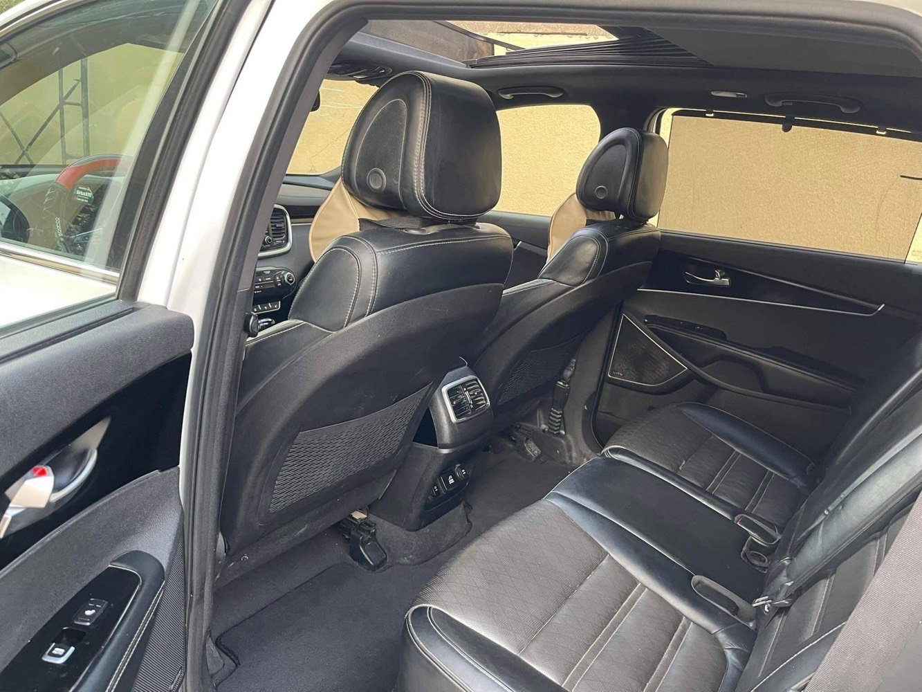 يا الله سلام عليكم 
للبيع كيا سورنتو 2016
فول مواصفات آعلى فئة (sxl)
محرك 6سلندر
7راكب حادثها جاملغ بدون دواخل فقط بارد بدون صبغ سياره جديده خير من الله لاستفسار اتصل 

***********