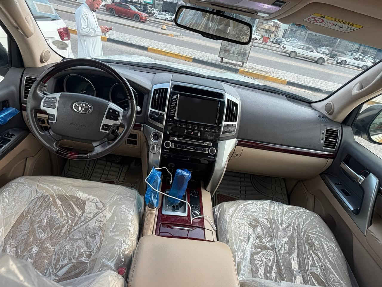 السلام وعليكم لاندكروز  فيكسار موديل2014 فول مواصفات 5700 مواصفات لكزز رقم اربيل الجديد سنويه مجدده ل2030 ماشيه 140 الف سياره بلكارتون كفاله عامه ماعده شويه بارد بين الجاملغ والباب سايق كد شبر والباقي كفاله حته الدعاميات السعر 375 العنوان بصره زبير الهاتف ***********
