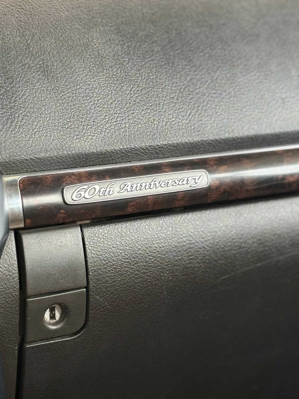 سلام عليكم 
للبيع  او مراوس 
لاندكروز 2011 ستينيه 
لون سلفر رقم بغداد بسمي 
سياره نضيفه مابيها اي نواقص 
فول مواصفات 
فتحه / ثلاجه / كشنات كهرباء /شاشه /حساسات 
مكينه 6 سلندر 
دواخل بطاين كشنات كلش نضيفات نفس الي بلصور 
بعد المواصفات المعروفه 
بيها رشات صبغ اثر شخوط وطخات بسيطه بدون معجون ابيعلك احزام 
مكفوله من الجفيه والكلبه تكم لغود مكفوله 
بيها طخه بسيطه من الامام 
مكان لسياره بغداد 
السعر 268 وبيها مجال 
***********
