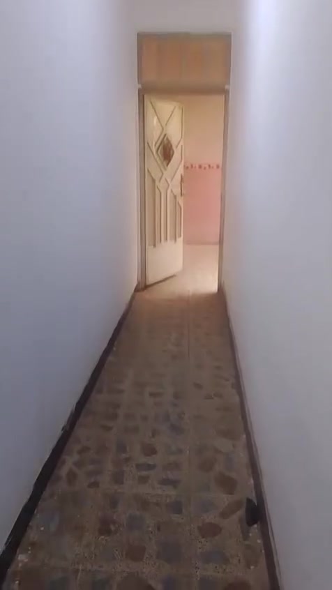 يوجد بيت في البلديات بضياء الحلفي غرفه وصاله ومطبخ واستقبال وكراج السعر ب٣٥٠ وبي مجال قليل***********
