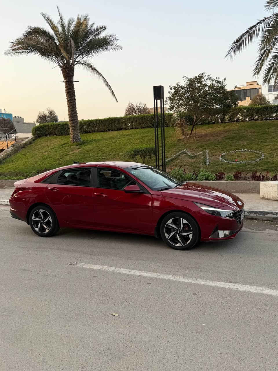 للبيع النترا 2023 
سياره بلاديه على ايدي صارله سنه كلشي بيه بلاد 
سياره ليبل واحد بدون صبغ بيه مكانات بارد 
ماشيه 60 تحويل مباشر محرك 2000 
توقف ذاتي رادار 360 درجه كل جوانب امامي خلفي  
ويل كب جبير تخم تاير جديد 
مكاني بل منصور 
*********** 
السعر 148$ بغداد, العراق
