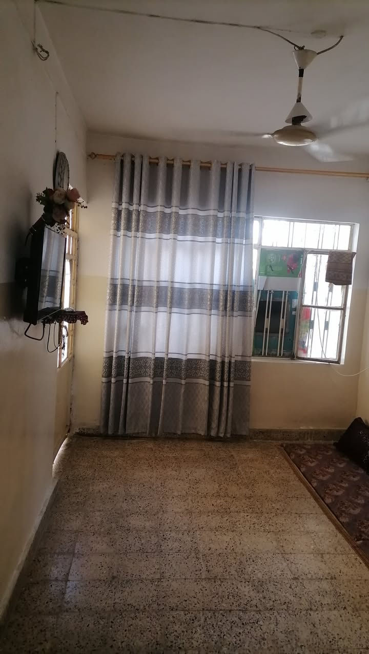 السلام عليكم بيت للبيع حي العامل الثانية 200م طابق ونصف 
غرفتين وهول واستقبال طابق ارضي و3 غرف طابق ثاني 
السعر/110 
لتفاصيل اكثر مراسلة الصفحه او الاتصال بالرقم ***********
