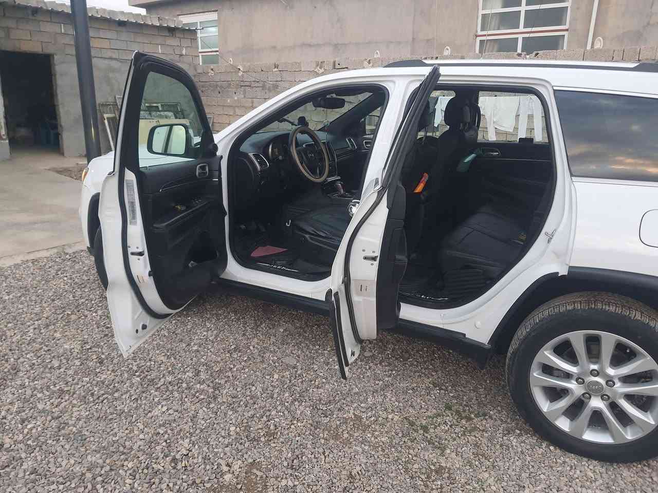 جيب لاريدو 2017 رقم اربيل  لمتد بختصار انطيها بشرط ماشيه 125ml كلشي بشرط المكان كلار سياره بأسمي واحد ع واحد  ***********  السعر 245 بيها مجال
