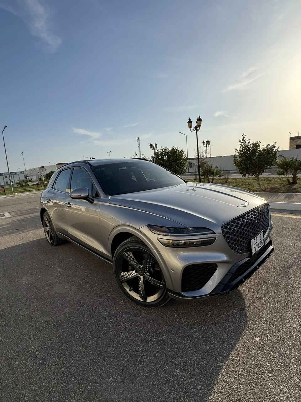 السلام عليكم
Gv70 2023 sport prestige 
اربعه سلندر 2500 توربو 
فول موصفات للاخير 
كامرات 360 
تشغيل عن بعد 
تحكم بسياره عن طريق البصمه 
كشنات جلد ومخمل ومساج وكهرباء
عينه دجتل 
تبريد خلفي وبردات خلفيه
وارد امريكي حادث جانبي ( صور الحادث مرفقه ) 

ماشيه 15 الف ميل
مكان السياره محافظة الديوانيه

للتواصل : ***********
