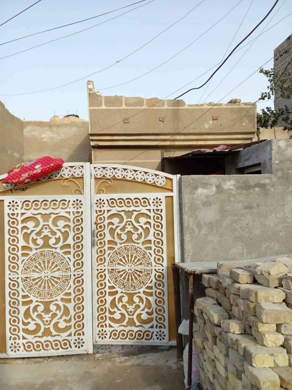 السلام عليكم بيت 100 متر طابق واحد الحسينيه قرب مستشفى التركي
***********
