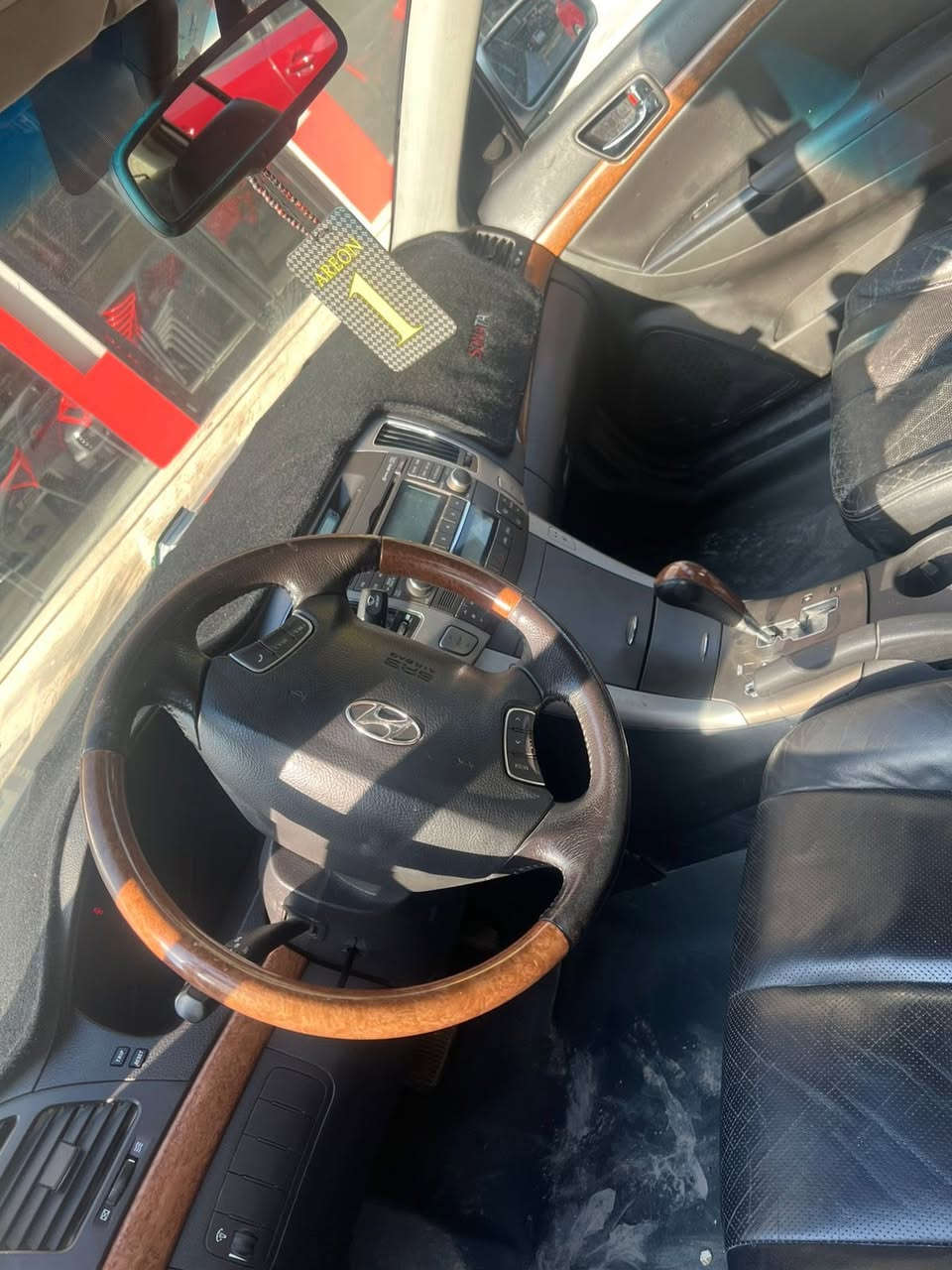 يالله السلام عليكم
البيع سوناتا ٢٠٠٩ وارد كوري 
بيها قطعتين صبغ 
فول مواصفات عدا  الفتحه
كشنات تدفائه كهربائي جلد 
برده خلفيه بلادي 
السياره مكينه كير تبريد صدر تخم تاير بجيس 
السياره عله وضع الشركه  
محرك ٢٤٠٠  اربعا سلندر
رقم انبار تحويل ثاني يوم 

مكان السيارة بغداد حي الجهاد
السعر ١٠٧$ وبيها مجال قليل
رقمي ***********
