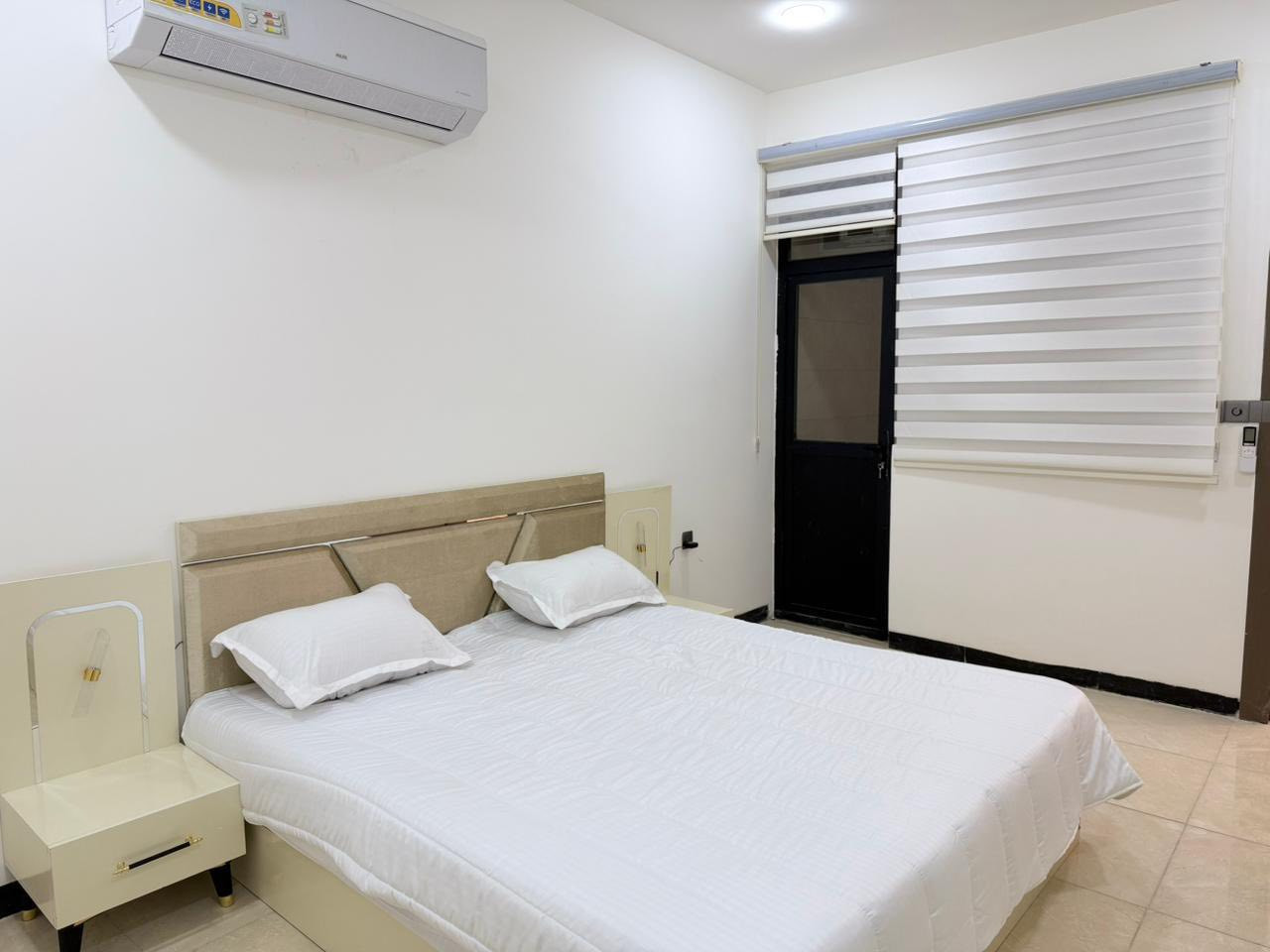 شقق مفروشة للأيجار بموقع مميز في الكرادة
***********
