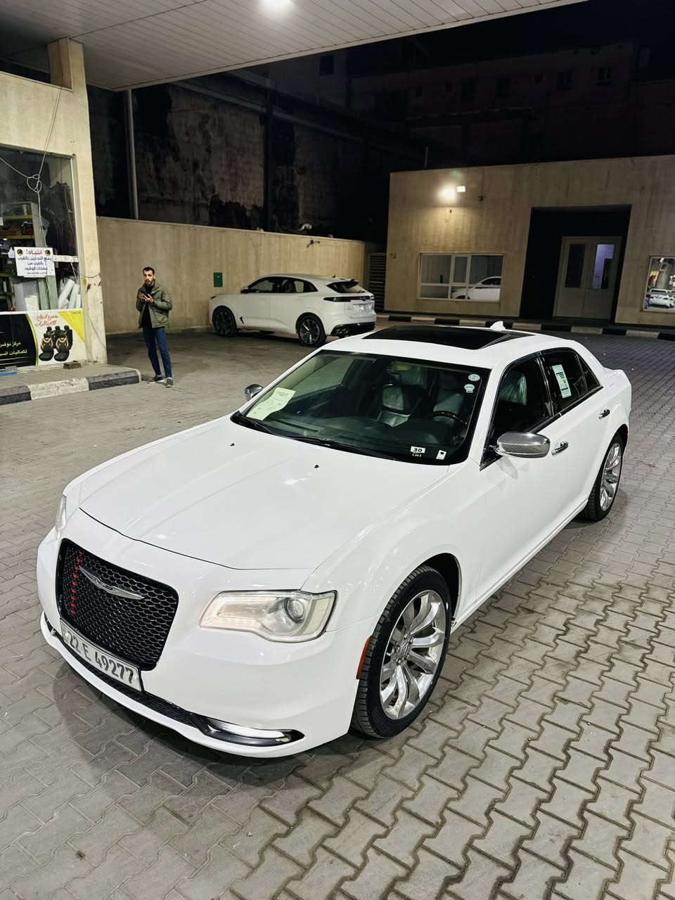 السلام عليكم
أوباما 2016 أصل رقم اربيل 

وارد امريكي داخلة كلين هنا صار بيه قطعة تبديل 

مكينة3,600 V6 تو ويل 

رقم أربيل الدولي سنوية جديدة ولوحات دولية تحويل + وكالة 

فئة الـ C LIMITED فووول للأخير:

فتحة سقف بانوراما 

تحكم ستيرن جهتين 

ستيرن كهربائي 

خزن ميموري وضعيات جلوس 

تدفئة تبريد مقاعد امامية -تدفئة مقاعد خلفية - بردة خلفية -هيتر بالمري 

هيتر ستيرن -مري قلاب -تشغيل عن بعد 

 

السيارة جاهزة  ومابيهة نقص برغي

( السعر ٢٢٥ ورقة وبيه مجال للشراي)

مكان السياره بصره معقل 

اتصال او واتساب 

***********
