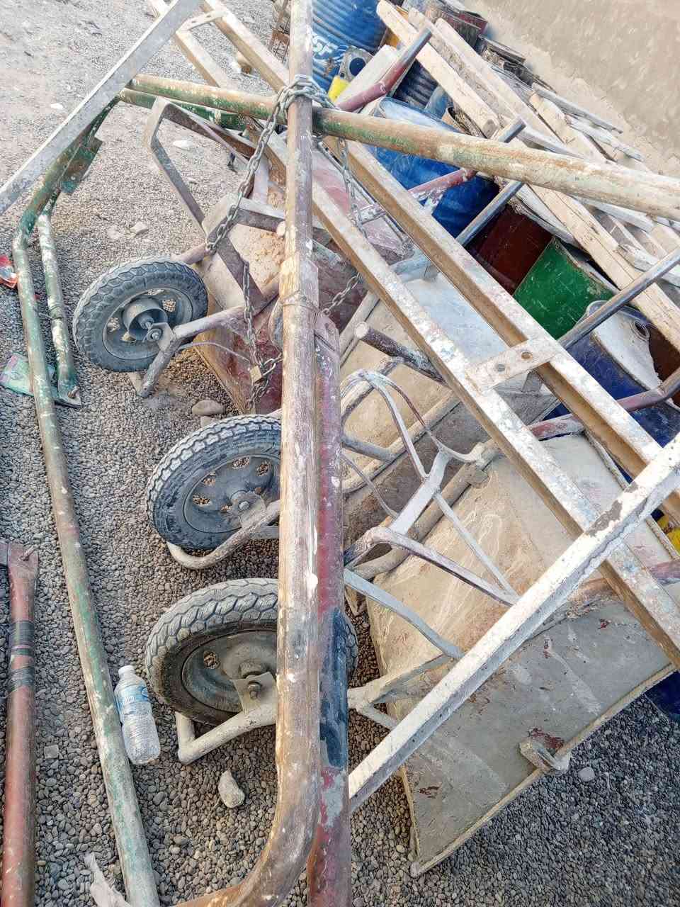 عندي ونج يطالي كامل للبيع موطور ٥٠٠كيلو عرباين ثنين السعر ٥٥٠ قفل بغداد التاجي ***********
