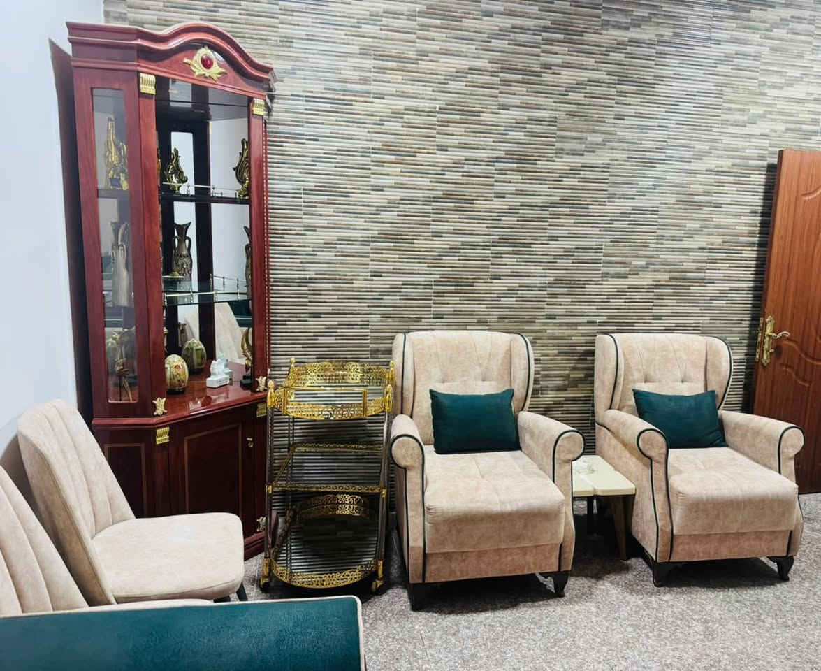 السلام عليكم تخم قنفات وبوفيا وعربانه والميز الوسطي والكراسي كله للبيع السعر على الخاص


**إذا كنت صاحب هذا الإعلان وتريد حذفه لأي سبب، رجاءا أرسل رسالة إلى الدعم الفني**