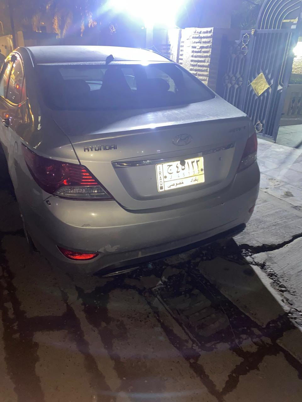 السلام عليكم
اكسنت 2011
فول مواصفات 
ماشيه 190 
لون سلفر بسمنا مكان السياره بغداد حي حطين او اليرموك 
***********
ابو احمد
