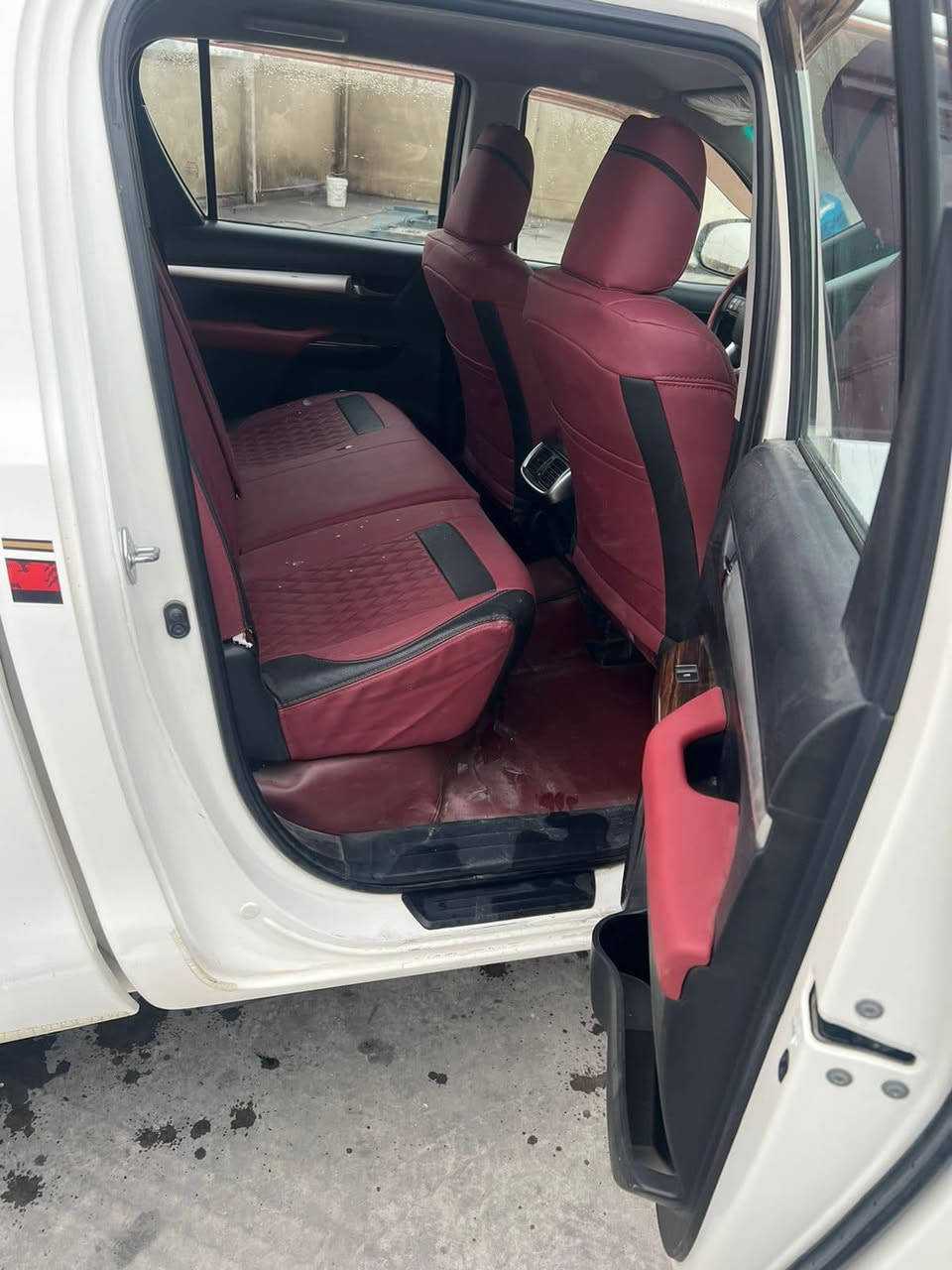 تيوتا هايلوكس موديل 2016كير اوتماتيك 
السياره بيها صبغ بابين من الخط وجوه بدون دواخل وفتح وشويه بالبدي اثر شخط خارجي والباقي مكفول 
سعر 215وبيها مجال مكاني الرمادي 

***********
