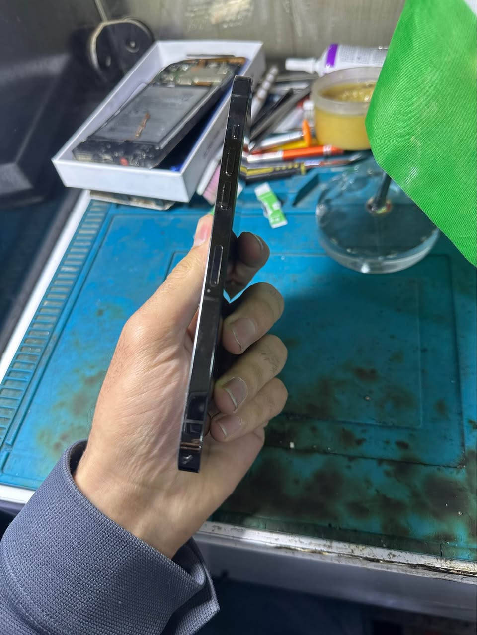 ئایفۆن ١٢ پرۆ ماکس ١٢٨ گیگا یەک سیم مۆبایلەکە بەس فەیسی ئیش ناکە پشتیشی بە بیلاد گۆراوە هەمووشتیکی بالادیە بە زەمان نرخی ٣٠٠ هەزار ناونیشان هەولیر گەرەکی قەلاتی نویی ژمارە تەلەفۆن و واسئەپ (***********) أربيل, العراق
