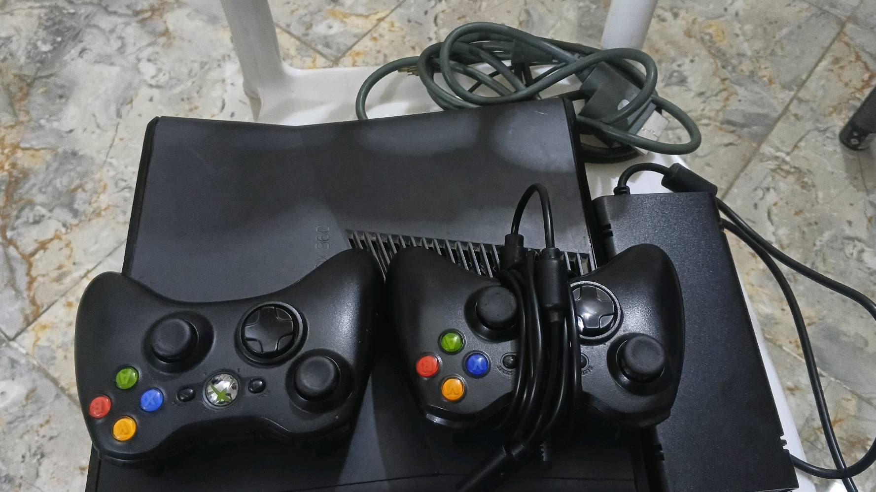 اكس بوكس 360 اسلم نضيف كلش ويا 135العاب
ابلاك اوبس 3 اجزاء 
جي تي اي5
وفورزا2
وفيفا18
وفيفا19
وبيس18
وبيس 22 عربيه
وبيس2013

ومودرن2

 عليكم اكس بوكس 360  سليم كامل ملحقاته
يدات 2
ويا العاب 135
السعر95
مكاني بغداد
مدينة الصدر