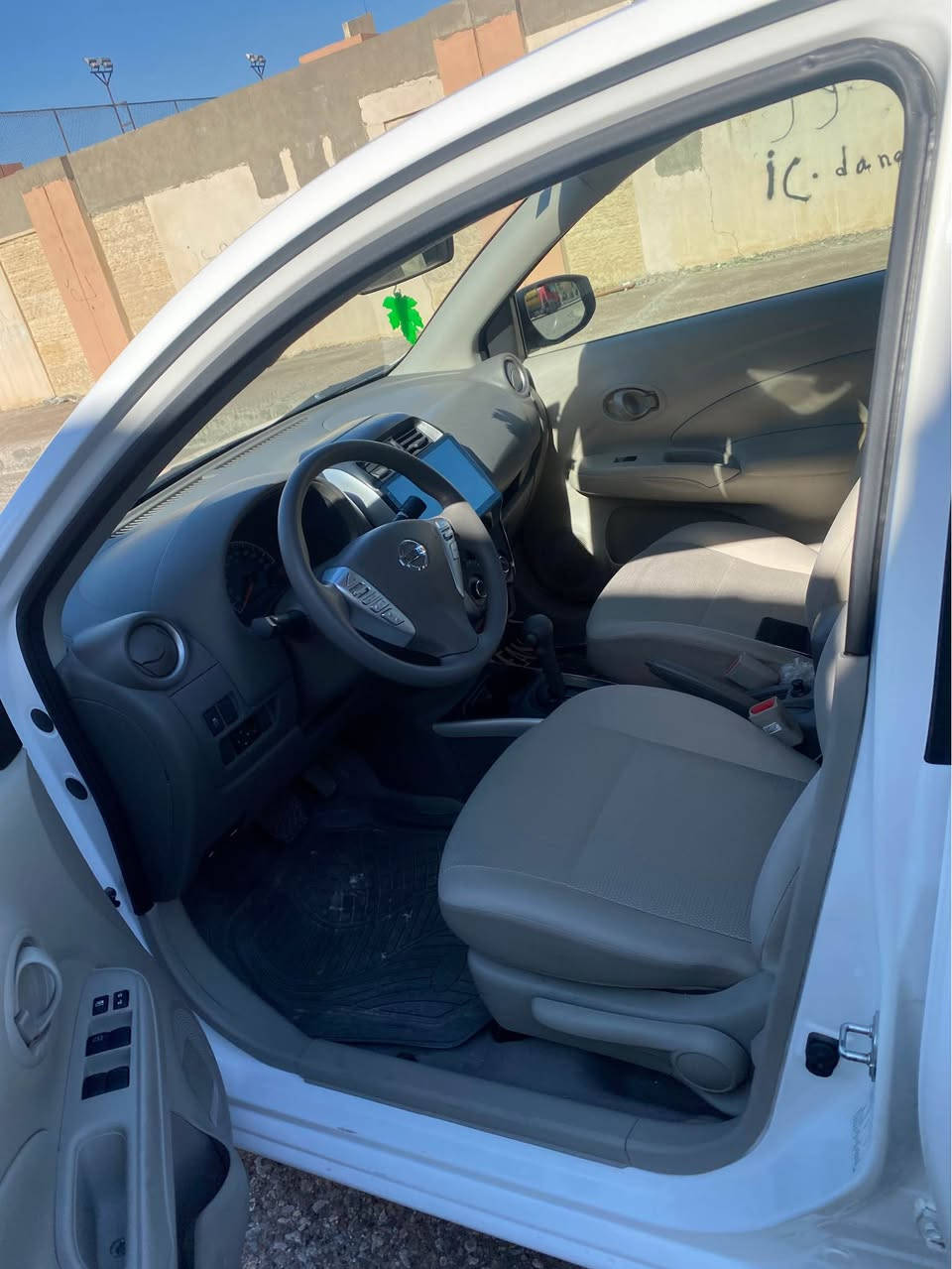 نیسان لاکشمبای مۆدیل 2025سەیارەکەمان بی سبوخە بی تاحدیلە تەبریت مەرکەزیە سوکان ڤۆلومە جارجامی کارەباییە نوهەزار رۆییە گیرۆ مەکینە بەرشەتە مسرییە سەیارەکەمان مالی دۆستە  بۆ زانیاری زیاتی پیوەدگ بکەن بەو ژمارەییە *********** أربيل, العراق
