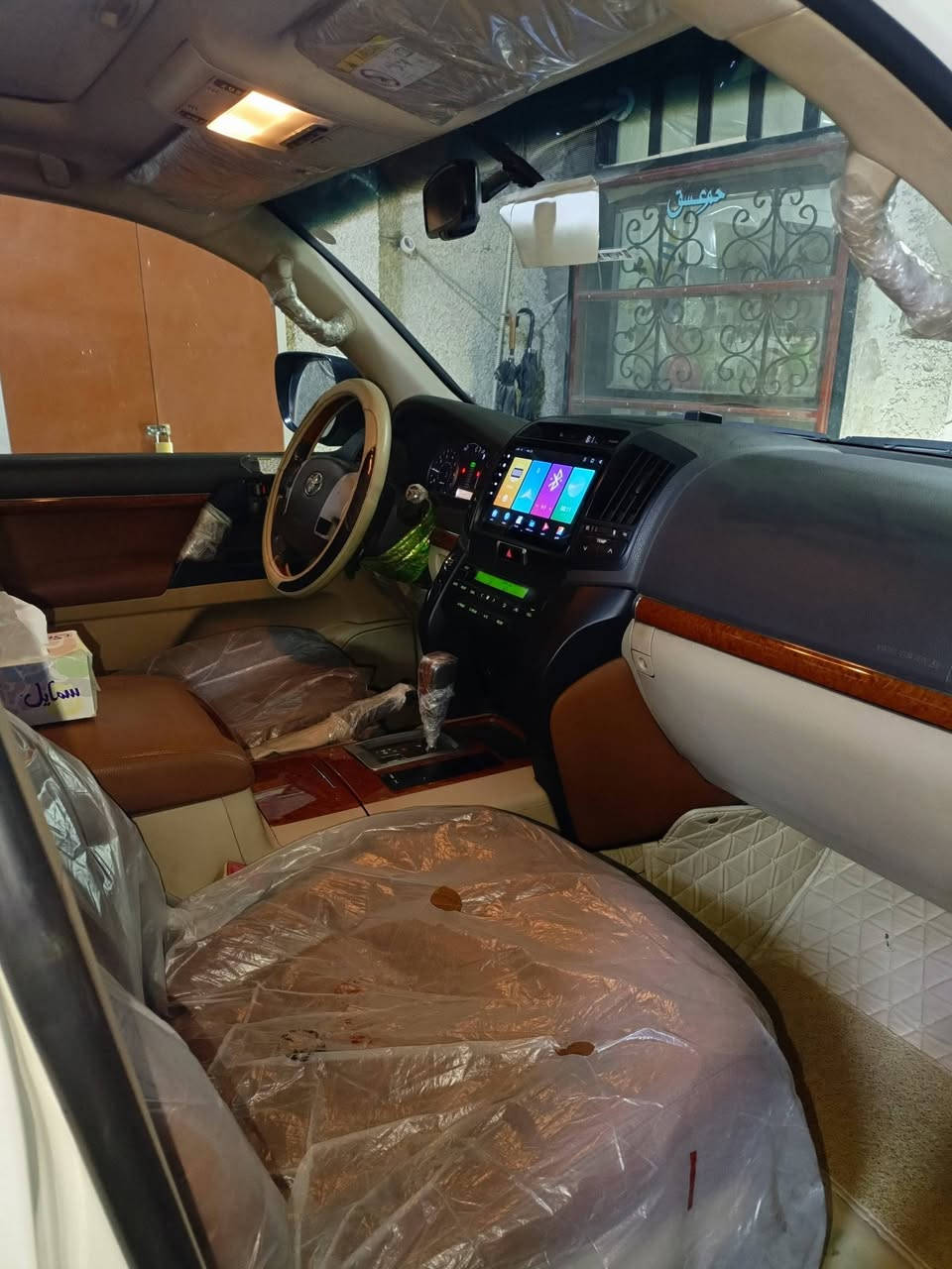 للبيع جكساره موديل 15ماشيه 109الف فطيم بدون حادث بدون صبغ فقط قليل بلدعاميه سياره جديده رقم بغداد بأسمي  سياره جانيها أكثر من 3سنوات  للاتصال *********** السعر  440،.،،$. عنواني بغداد السونار موجود ويه الصور . سياره جديده ماتصرف عليها ولا فلس ،ومواصفاته معروفة.
