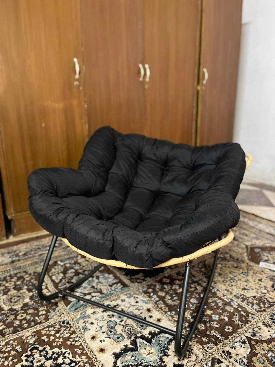 السلام عليكم كرسي هزاز للبيع جديد ما مستعمل مجرد شديته  اني ماخذه ب ١٥٠ الي ينطي سعر مناسب ابيعه اله واتساب فقط *********** الحرية حي السلام
