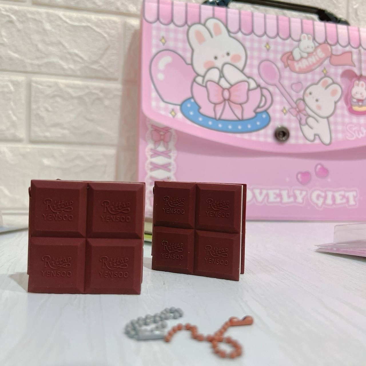 📚جديدنا 
نوت بوك شكل شوكلاته صغير يتكون من قطعتين
السعر 1،000 فقط
متوفر خدمة توصيل 🚚


**إذا كنت صاحب هذا الإعلان وتريد حذفه لأي سبب، رجاءا أرسل رسالة إلى الدعم الفني**