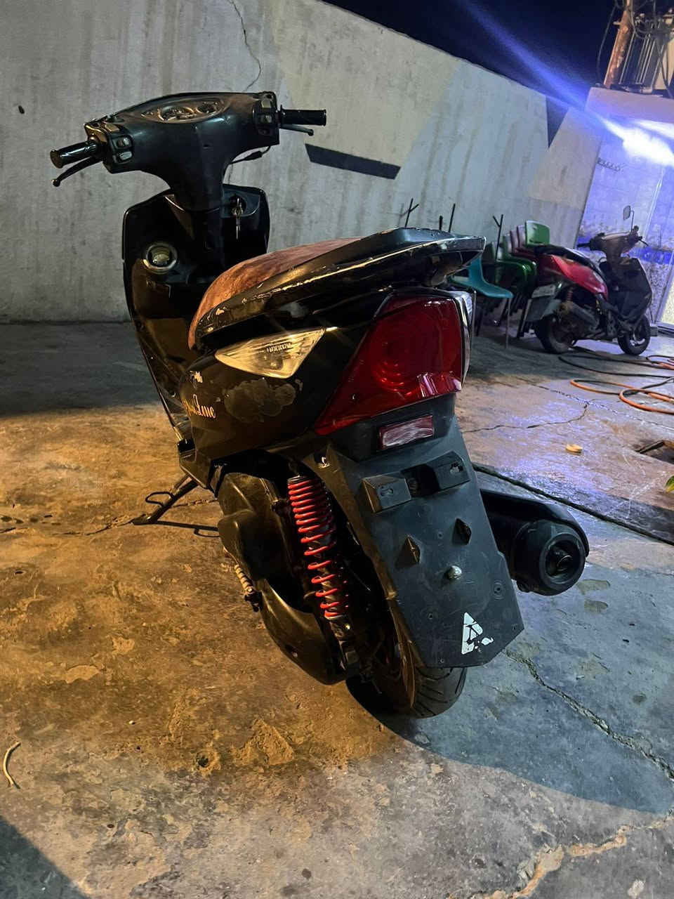 سلام عليكم دراجه ثلعب نكره سلف ما ناقصه شي لا تبخير لا نضوح لا تنقيص مكينه ناعمه كهربائية كله شغاله سعره 450 بيه مجال رقم: *********** بي وتساب وتصال
