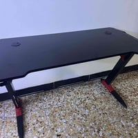 ميز العاب نضيف للبيع  السعر 60  واتساب: 07755357710 بغداد فقط