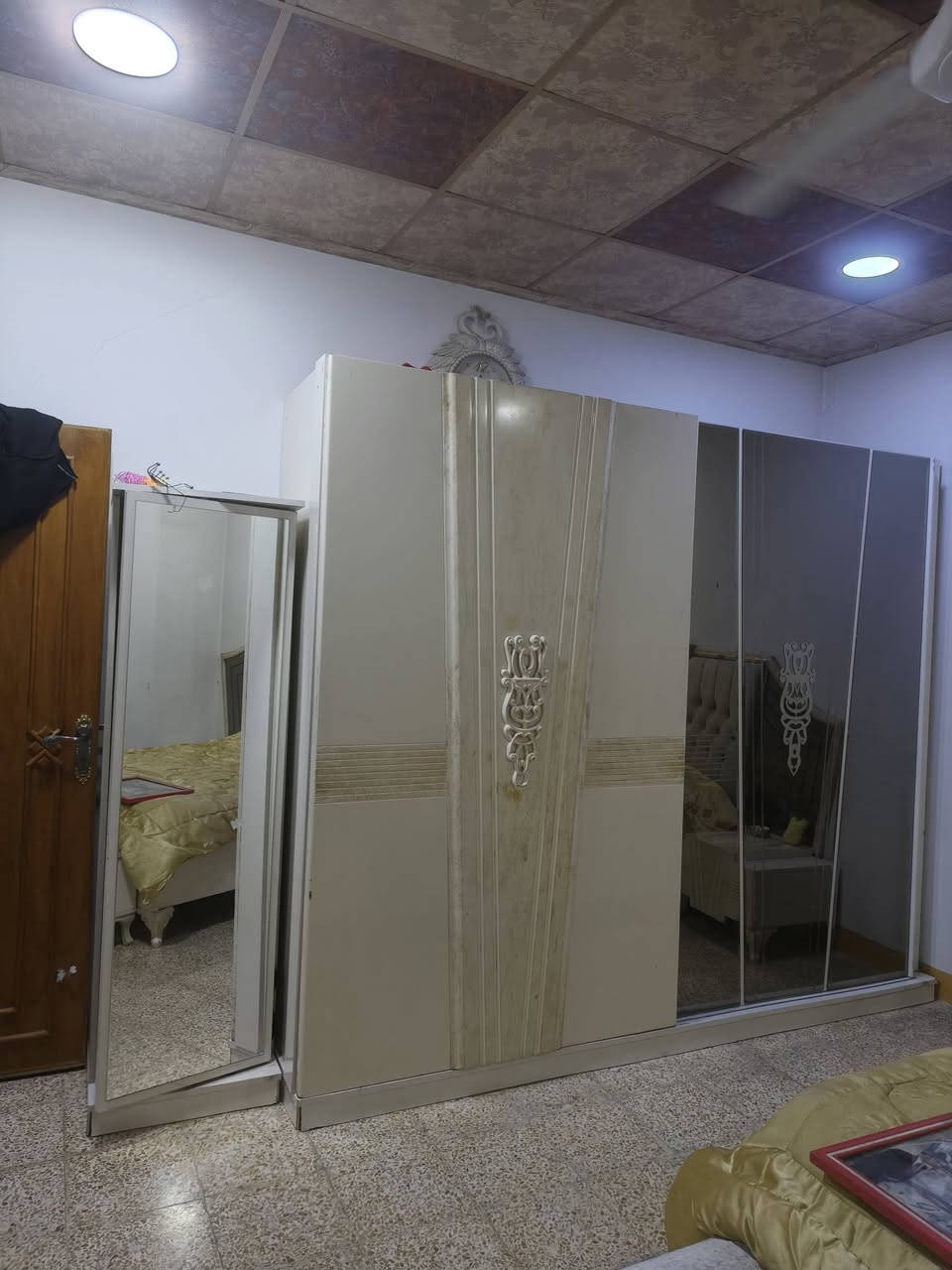 للبيع غرفه نوم تركي ٨ قطع خشب ثقيل باب سلايت سعر٤٥٠
موصل حي القاهره *********** شراي فقط يتصل
