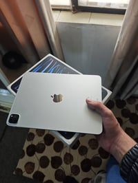 آيباد برو M2 • ١٢٨ • قفل