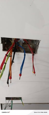 كادر كهربائين متفرغين للعمل وملتزمين 07819503578