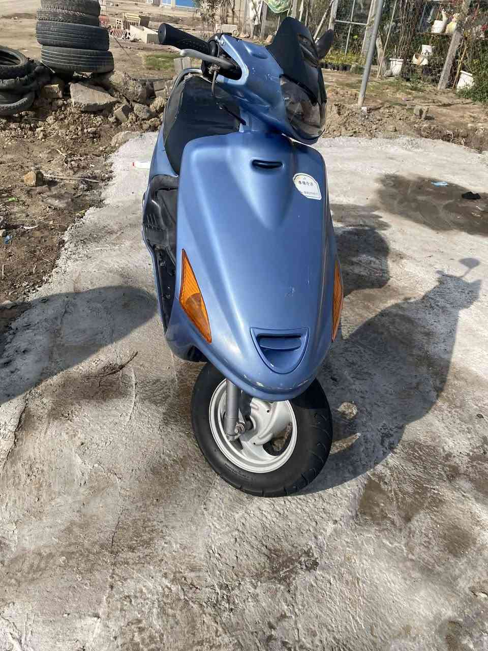 السلام عليكم

دراجه فراشه كامله  مكينه ما مفتوحه مابيه نقص كله شغاله الدراجه سلف هندر اشاير لايت زنون السعر ٥٠٠ 
***********
