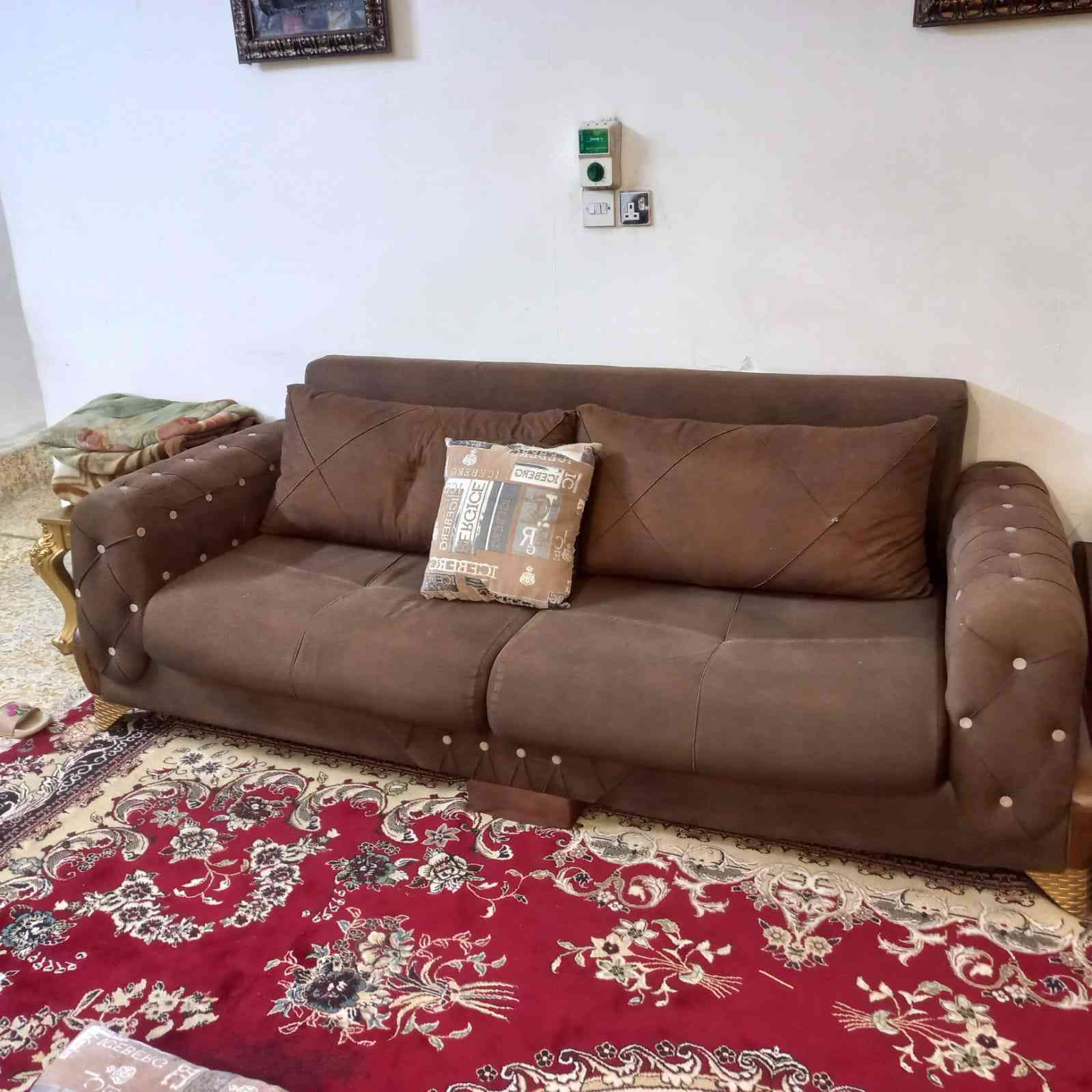 تخم وياه هديه المفرش وياه سعرها ٤٥٠ وبي مجال يصير تخم ويصير تخم تركي كعدته مريحه وقنفات الكبار بي مخزن ويصير سرير ١٠ مقاعد


**إذا كنت صاحب هذا الإعلان وتريد حذفه لأي سبب، رجاءا أرسل رسالة إلى الدعم الفني**