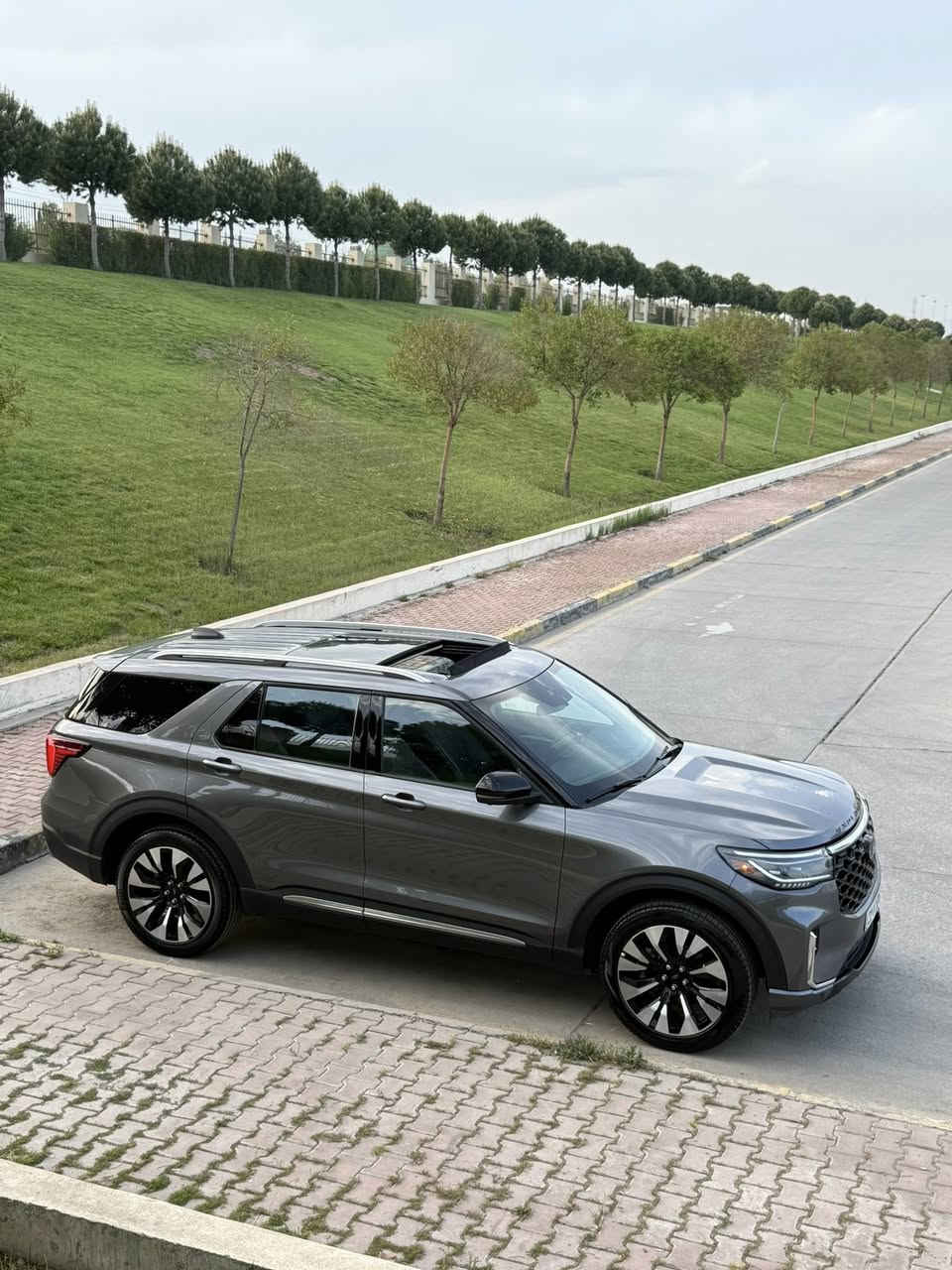 السلام  عليكم ورحمة الله وبركاته
‏‎‏‎       ——— لـلـبـيع  ———

‏‎‏‎فورد اكسبلورر   —  Ford Explorer

‏‎‏‎وراد أمريكي.     —    ايرباك البرده

‏‎‏‎الموديل           —     2025 الاصدار الجديد 

فئة.                 —     بلاتنيوم 

حجم المكينه   —      V4/2300T

‏‎‏‎اللون                —      نفطي   

‏‎‏‎المسافه المقطوعه —  6.000 

‏‎‏‎حاله السياره. — صبغ البنيد فقط ( التقرير مرفق مع الصور )  

‏‎‏‎المواصفات 
‏‎‏‎- بصمة تشغيل 
‏‎‏‎- بصمة أبواب 
‏‎‏‎-تشغيل عن بعد 
‏‎‏‎-ترحيب عند الاقتراب 
-فتحة سقف بانوراما  
-نظام الملاحه 
-شاشه ديجتال
‏‎‏‎-كشنات جلد + مخمل
-كشنات اماميه تبريد 
-كشنات اماميه خلفيه تدفئه
-اناره محيطيه ب7 الوان 
-حساس امامي 
-حساس خلفي
-رادارات 360درجه 
-كامرات 360درجه
‏‎‏‎- شاشه كبيره تدعم نظام الأبل كار بلي ونظام الاندرويد 
‏‎-گير ماوس 
‏‎-نظام الدفع 4WD
-اشاره بالمرايه  
‏‎-اوتو هولد 
‏‎-اوتو ستوب 
‏‎-هندبريك بصمه 
‏‎-٧وضعيات قياده 
‏‎‏‎- ستيرن بحركه كهربائيه 
‏‎‏‎- تبريد مركزي 
‏‎‏‎- بگ لايت LED 
‏‎-صندوق كهربائي 
‏‎-كشنات VIP ( منفصل )
‏‎‏‎- كود باب 
‏‎‏‎-كرسي السايق والراكب بحركه كهربائيه
‏‎‏‎-تحكم ستيرن جهتين 
‏‎‏‎-تحديد سرعه 
‏‎‏‎-مانع انزلاق 
‏‎‏‎-ليد نهاري
‏‎‏‎باقي المواصفات المعروفه 

‏‎‏‎السعر            —      اكتب تم ويوصلك السعر مباشر 

‏‎‏‎رقم السياره    —      اربيل 

‏‎‏‎موقع  السياره —      السليمانية 

‏‎‏‎للأستفسار.     —       *********** - ***********
