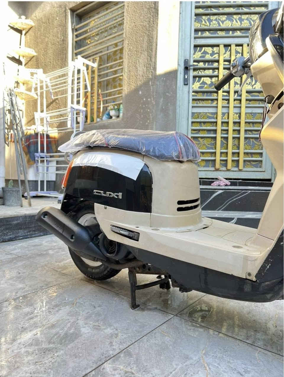 سلام عليك دراجه بوليس كابريتر مفتوحه بس ولفات سلف هندر كهربائيات مو كله شغاله سعر 600وبيه مجال حك الجيه العنوان الامن الداخلي رقمي ***********
