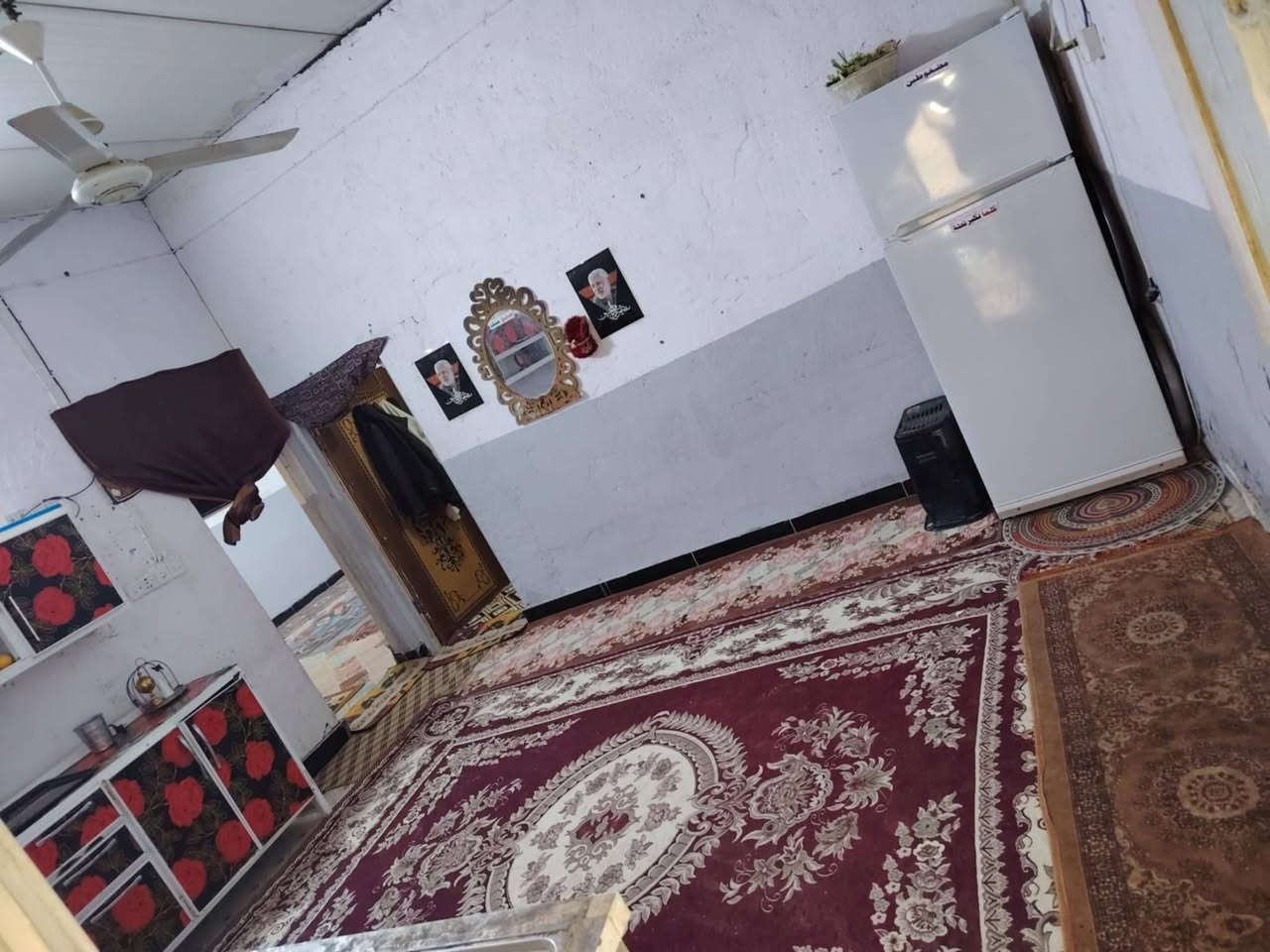 يالله سلام عليكم بيت للبيع يحتوي على غرفه ومضيف ومطبخ وحمام وصحيات خارجيه مساحه 200متر الرضيه سيراميك سقيفه عله طول الطرمه للعلم البيت تجاوز قرب جسر الحديد يم معمل بيت راشد الاسعر 10وبيي مجال قليل الاستفسار ***********
