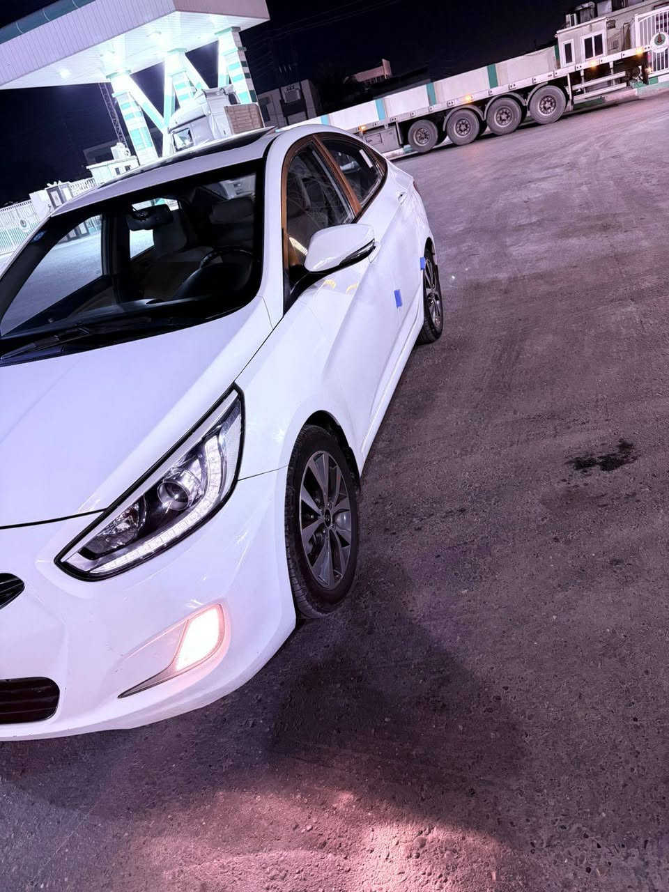 السلام عليكم….
اكسنت موديل ٢٠١٥ خليجي ماشيه ٩٢ ألف فول مواصفات فتحه خمسه ويل كب سبايدر وباقي المواصفات المعروفه سياره كفاله من الصبغ و التبديل والضربه بيها بارد كلش قليل بمكانين موضحات بالصور مكان السياره بغداد الشعب رقمها بغداد وباسمنه السعر ١١٨ ورقه وبيها مجال بسيط . 
للتواصل ***********
