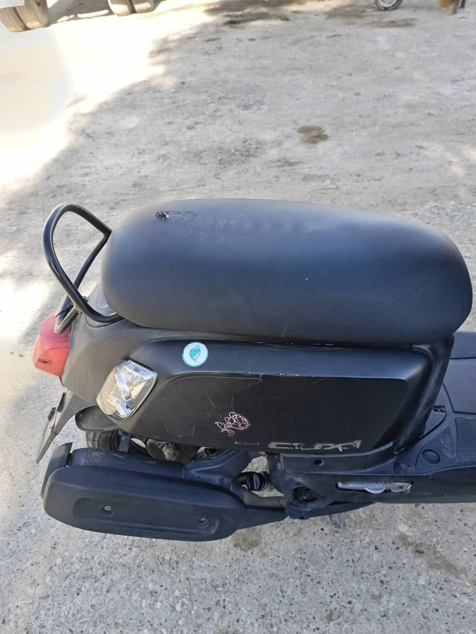 السلام عليكم ورحمه الله وبركاته دراجة بوليس مسطرة للبيع محرك جديد برغي مامفتوح بيهة لضرر الكفر الامامي فقط للستفسار الاتصال على الرقم التالي 
***********او
***********
