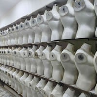 يوجد صدر كامل مع ايدين كميات موجوده إتصال على الرقم 07732381079