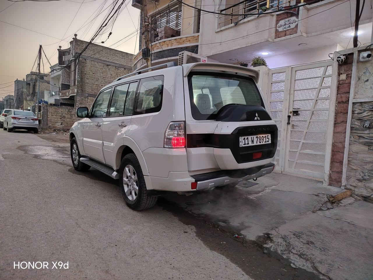 السلام عليكم 
باجيرو ٢٠١٥ حبتور رقم انكليزي بأسمي
كير مكينه تبريد السياره ماشاء الله حلوه ونظيفه
بيهه جاملغ امامي ايمن صبغ فقط
بغداد الدوره *********** السعر ١٧٥
