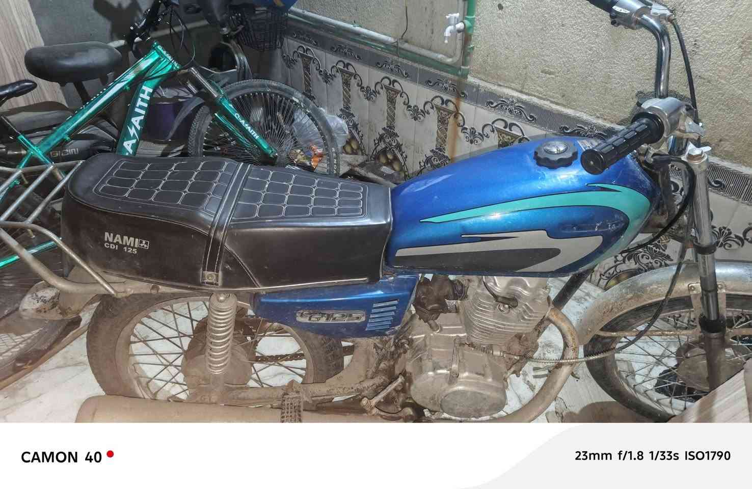 دراجة نامة بدون اوراق مكفولة مكينة السعر ٣٠٠ خمس ميل ***********
