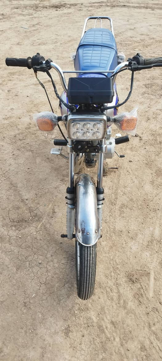 سلام عليكم دراجه للبيع سيفان سونك اوراق  موديل 22  كامله كل نقص مابيه كهربائيات كله جديد نكره سلف هندر مكينه ما مفتوحه بيه بس الويل كدام بي عواج سعر 550 وبيه مجال قليل مكاني محموديه  متواجد عل نت *********** :***********
