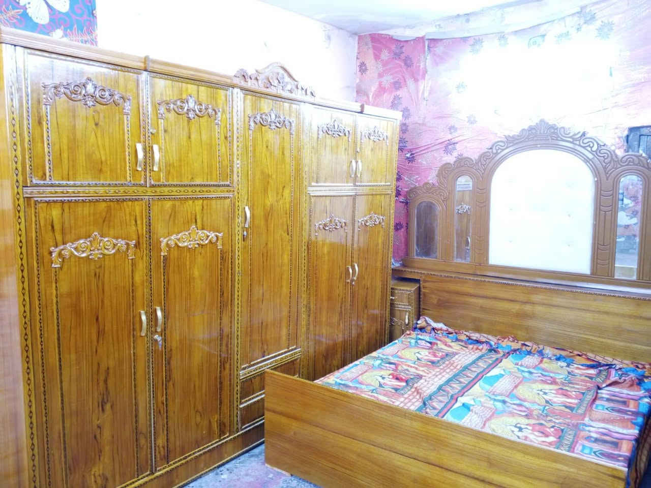 ‎غرفه اخشاب خمس ابواب ملحق للبيع ***********السعر 650صاج الزاويه كنتوريه موديل حديث نضيفه جدن مثل الص‎ بغداد, العراق
