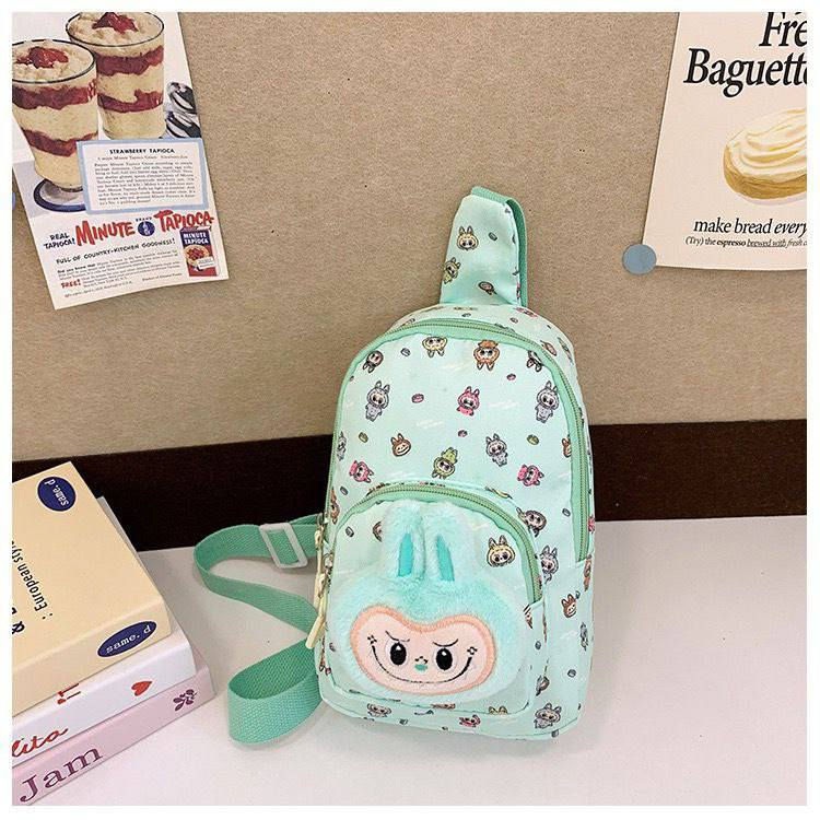 👛حقيبة كتف لابوبو الجديدة 👛
شنطة قماش غير رسمية بطابع كيوت وعصري، تناسب كل يوم سواء للطلعات، الشوبنغ أو حتى الاستخدام اليومي 💖

🧸 تصميم مستوحى من شخصية Labubu اللطيفة، مع 9 رسومات مختلفة تعطيها شكل ممتع ومميز 😍🎀

📏 المقاس:
الارتفاع: 38 سم 📐
العرض: 30 سم 📐

💼 مناسبة لـ:
• الطلعات اليومية 🚶‍♀️
• المكياج ومستحضراتك 💄
• أغراض البيبي 👶
• الشوبنغ والتسوق 🛍️
• الاستخدام المدرسي أو الجامعي 📚
✔️ قماش قوي وخفيف بنفس الوقت
✔️ مساحة واسعة وترتيب عملي للأغراض
✔️ تصميم كيوت يناسب البنات بكل الأعمار
✔️ سهلة الحمل ومريحة على الكتف
💫 شنطة تجمع بين الكيوت والعملية… خفيفة، مرتبة وتكفي كل احتياجاتك اليومية بدون تعب

🚘يوجد خدمة توصيل لجميع محافظات العراق


**إذا كنت صاحب هذا الإعلان وتريد حذفه لأي سبب، رجاءا أرسل رسالة إلى الدعم الفني**