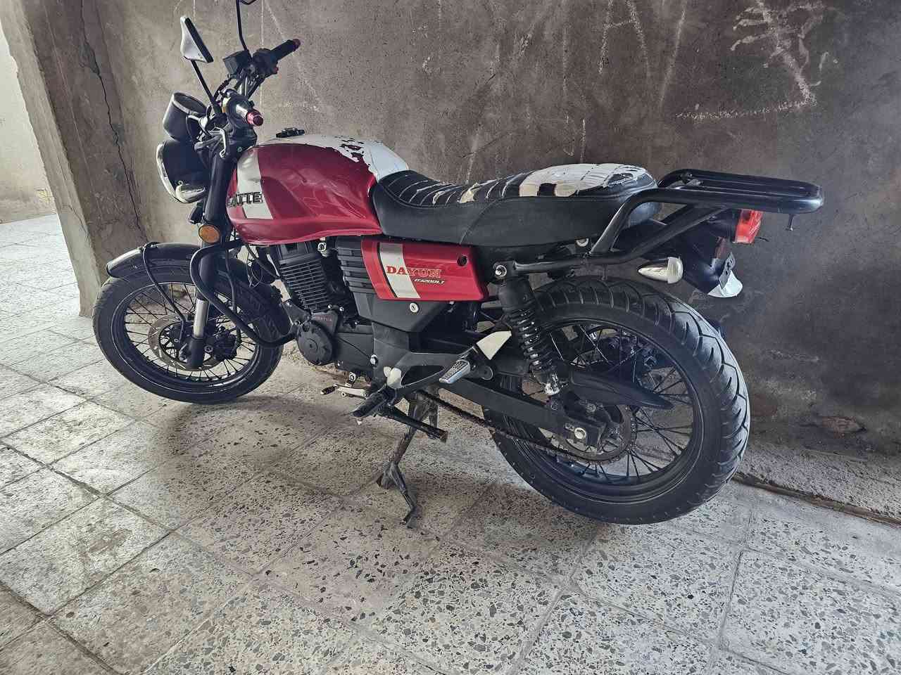 السلام عليكم دايون لايتي للبيع 
ناصريه قلعه سكر 
موديل 2021
مكينه 200 سيسي  مرقم ذي قار 
سعر 1500 وبي مجال
***********
